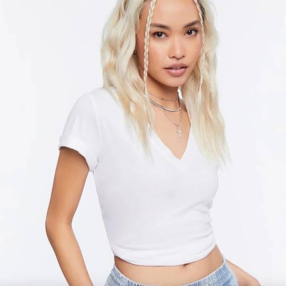 Forever 21 Basic V Neck White TShirt Size Medium New